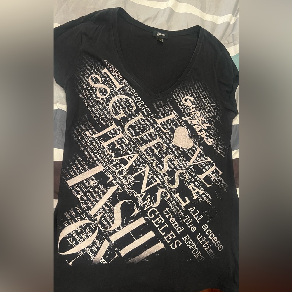 BIG SALE(5 for $20)- Guess Black and White Graphic Tee